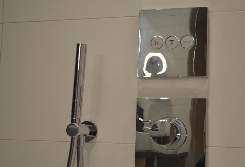 ホテル The New Fox