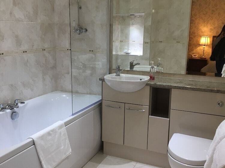 בית מלון כפרי Ledgowan Lodge