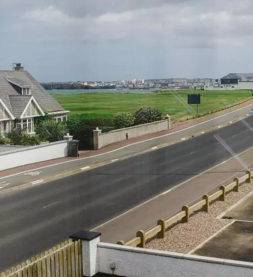 酒店 Inn On The Coast