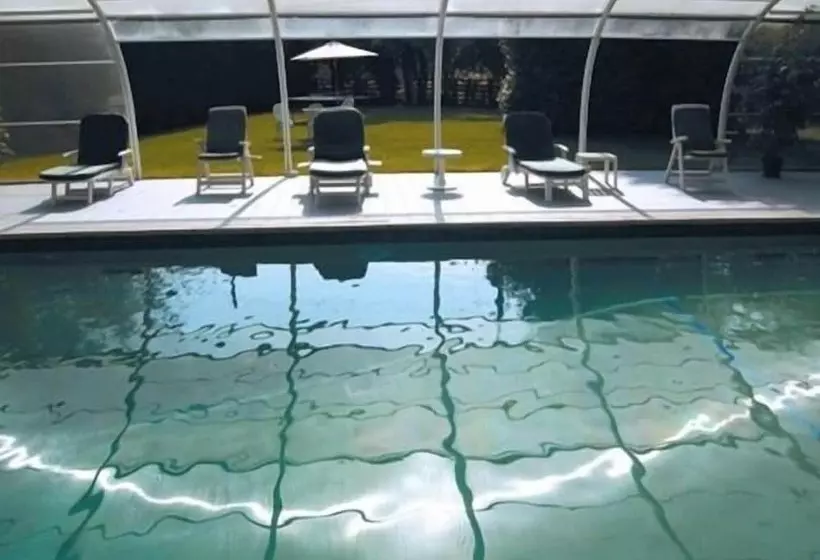 هتل Corse Lawn House