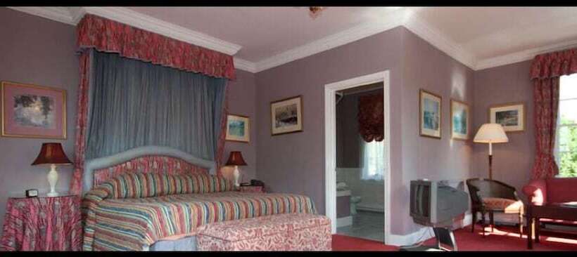 هتل Corse Lawn House