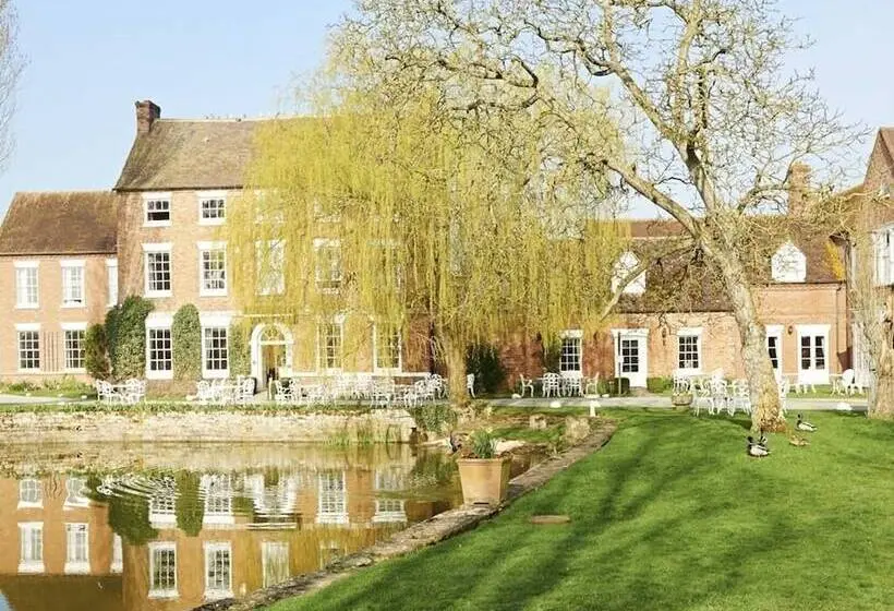 هتل Corse Lawn House