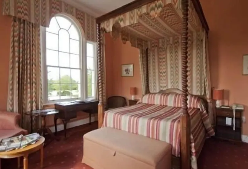هتل Corse Lawn House
