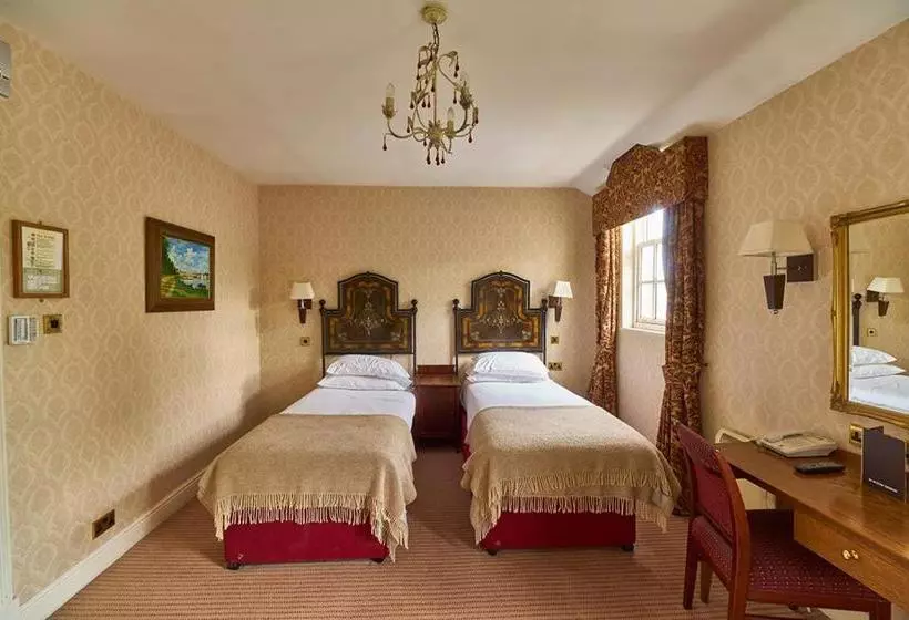 Отель Etrop Grange