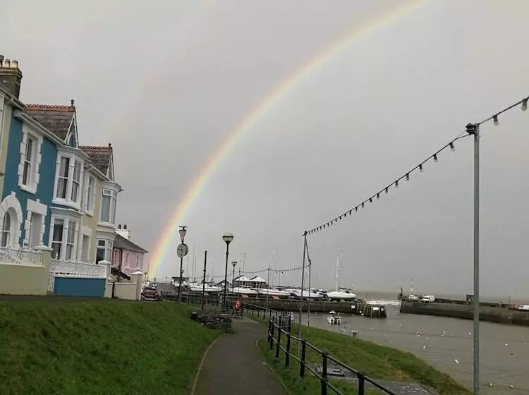 ホテル Feathers Royal