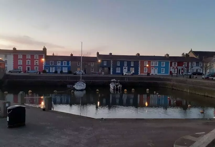 ホテル Feathers Royal