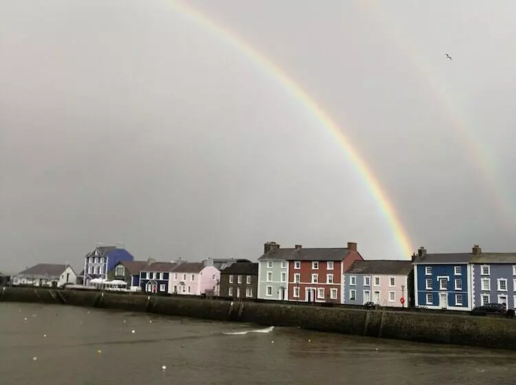 ホテル Feathers Royal