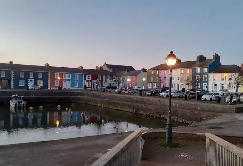 ホテル Feathers Royal