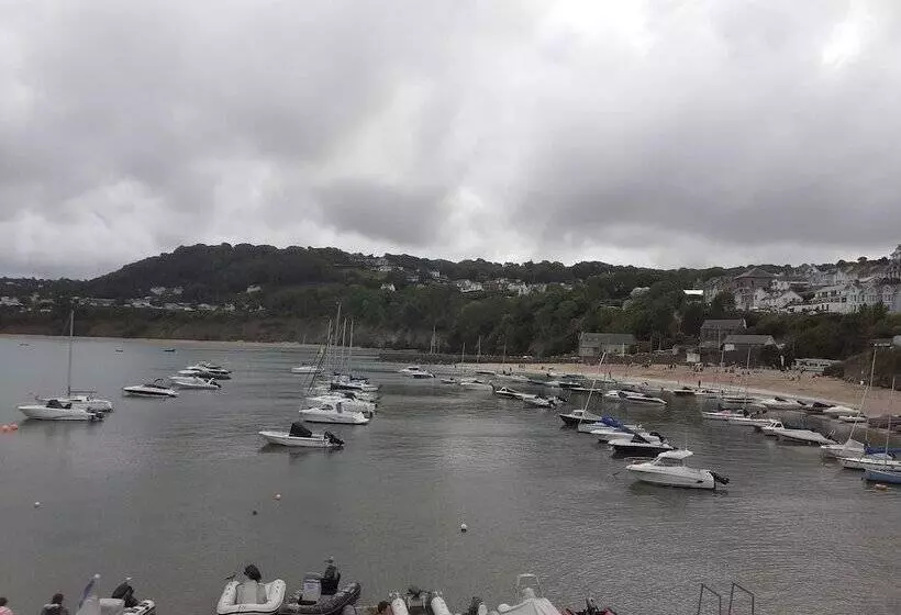 ホテル Feathers Royal