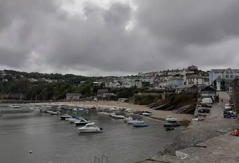 ホテル Feathers Royal