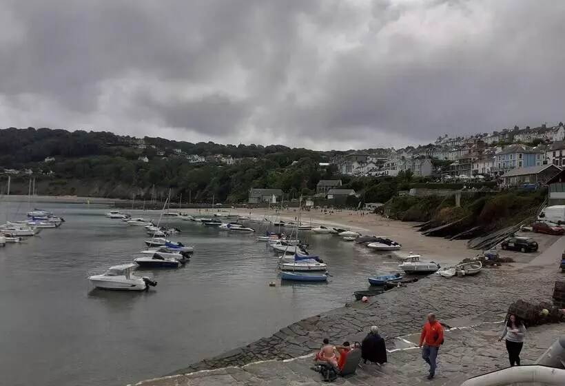 ホテル Feathers Royal