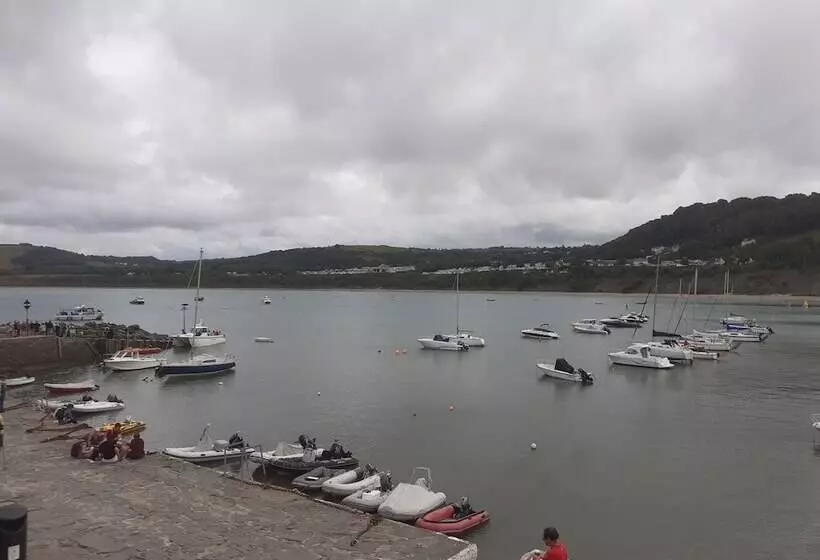 ホテル Feathers Royal