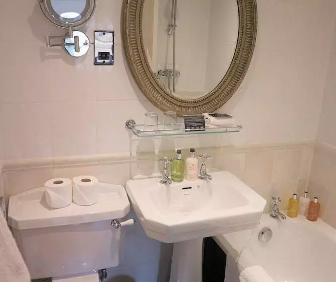 בית מלון כפרי The Broadway