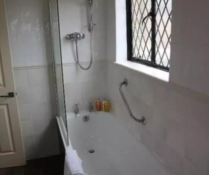 בית מלון כפרי The Broadway