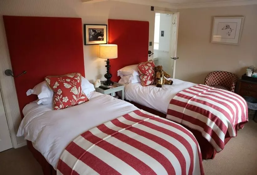 בית מלון כפרי The Broadway