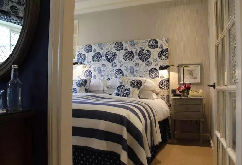 בית מלון כפרי The Broadway