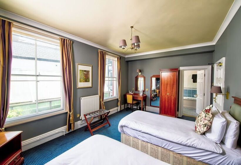 Отель The Central