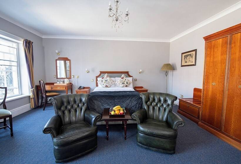 Отель The Central