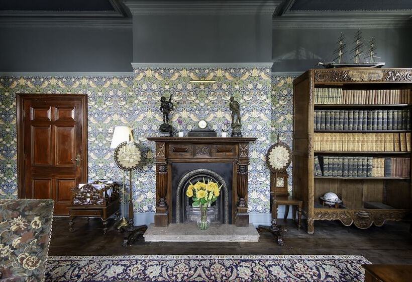 Отель The Central