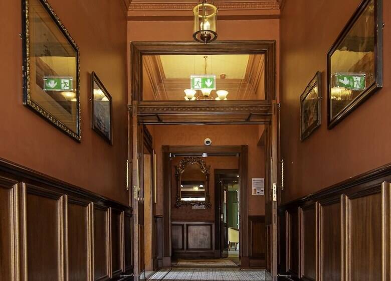 Отель The Central