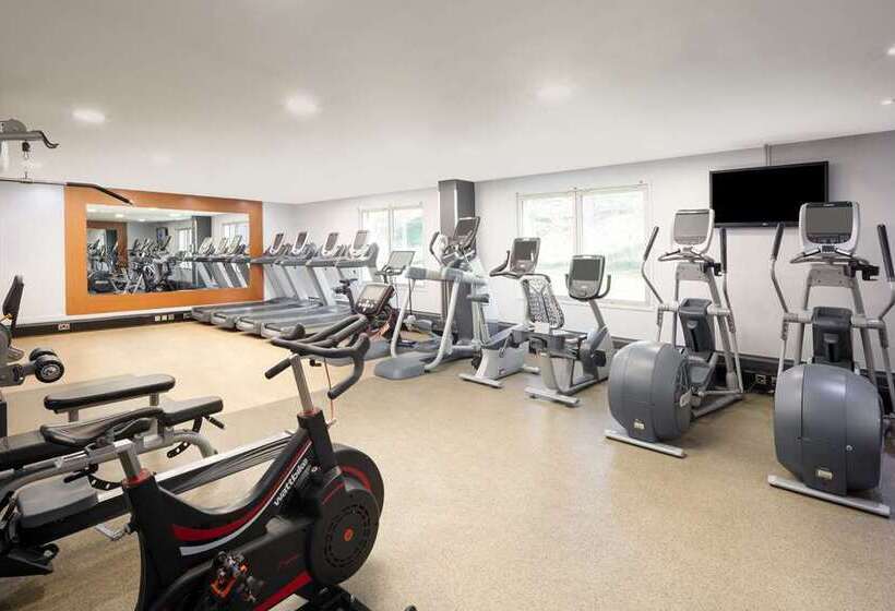 فندق Hilton London Heathrow Airport