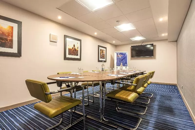 ホテル Holiday Inn Express Edinburgh Airport, An Ihg