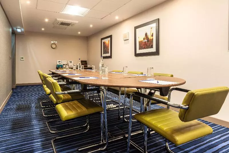ホテル Holiday Inn Express Edinburgh Airport, An Ihg