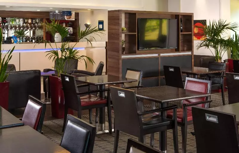 Отель Holiday Inn Express London   Dartford, An Ihg