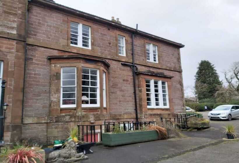 Hotelli Kirkconnel Hall