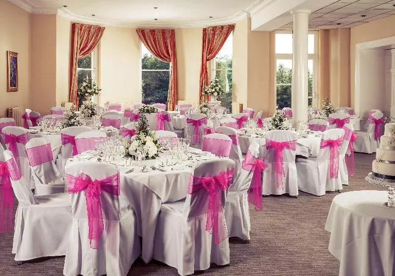 בית מלון כפרי Mercure Gloucester  Bowden Hall