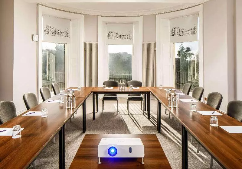 בית מלון כפרי Mercure Gloucester  Bowden Hall