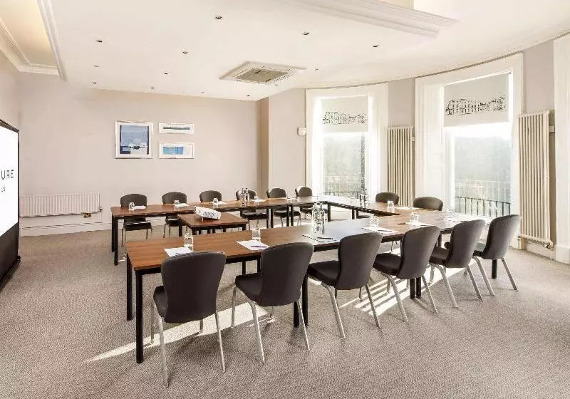 בית מלון כפרי Mercure Gloucester  Bowden Hall