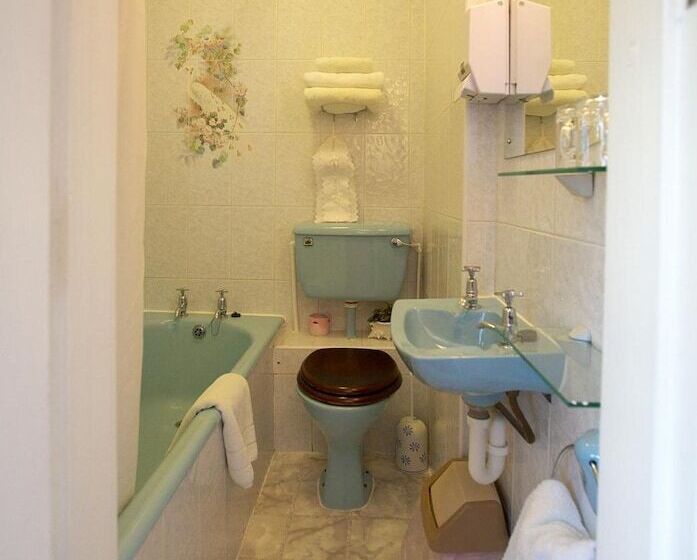 فندق Moonraker House