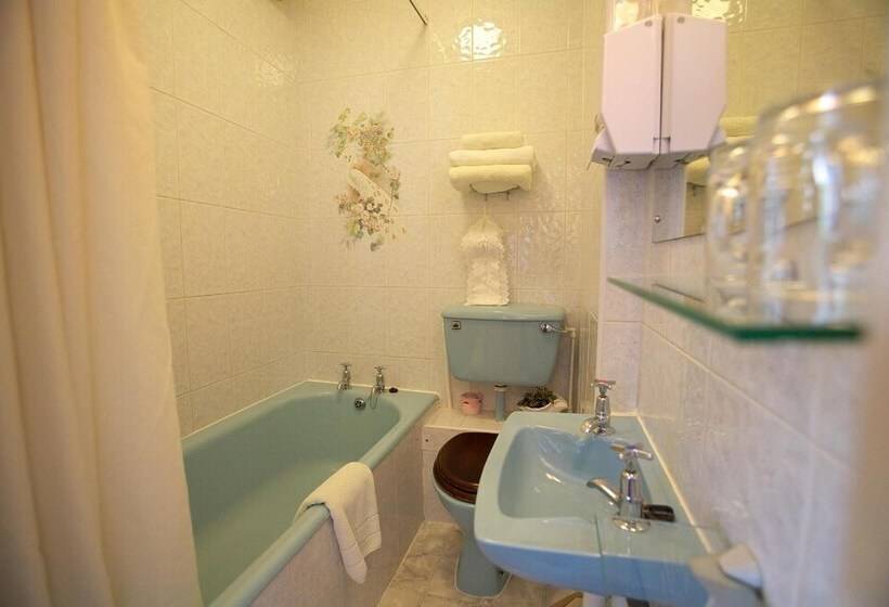 فندق Moonraker House