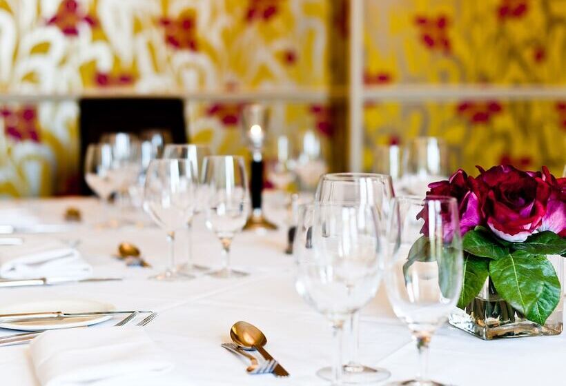 هتل The Parklands