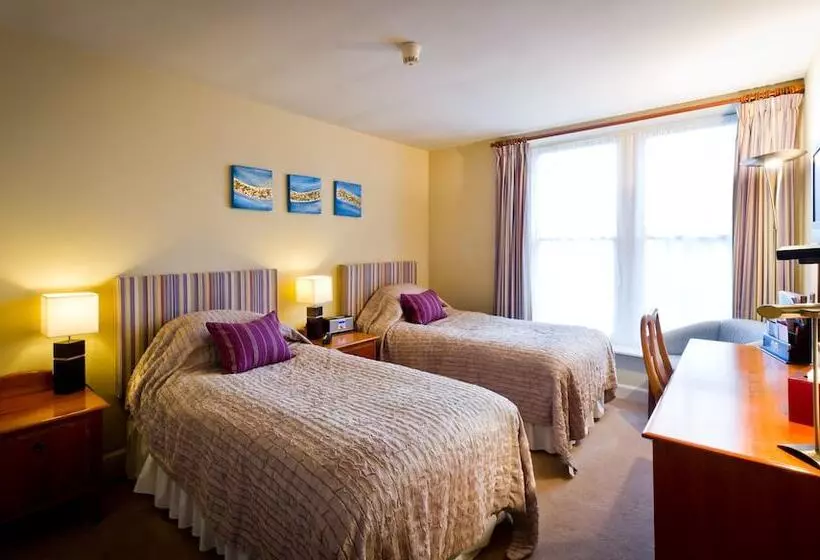 Отель The Parklands