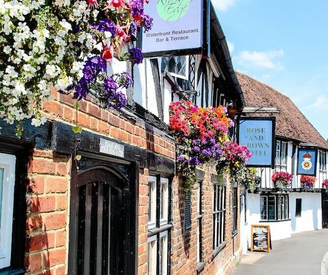 ホテル The Legacy Rose & Crown