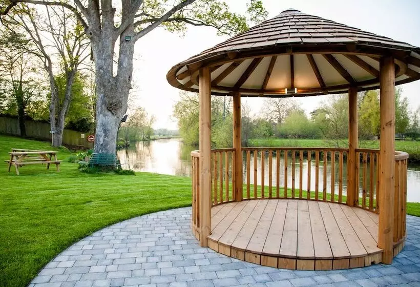 Отель The Legacy Rose & Crown