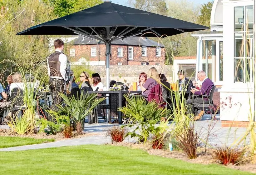 Отель The Legacy Rose & Crown