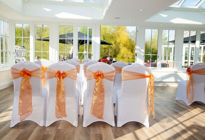 ホテル The Legacy Rose & Crown