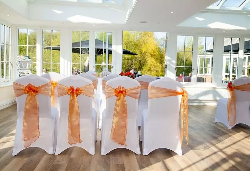 Отель The Legacy Rose & Crown