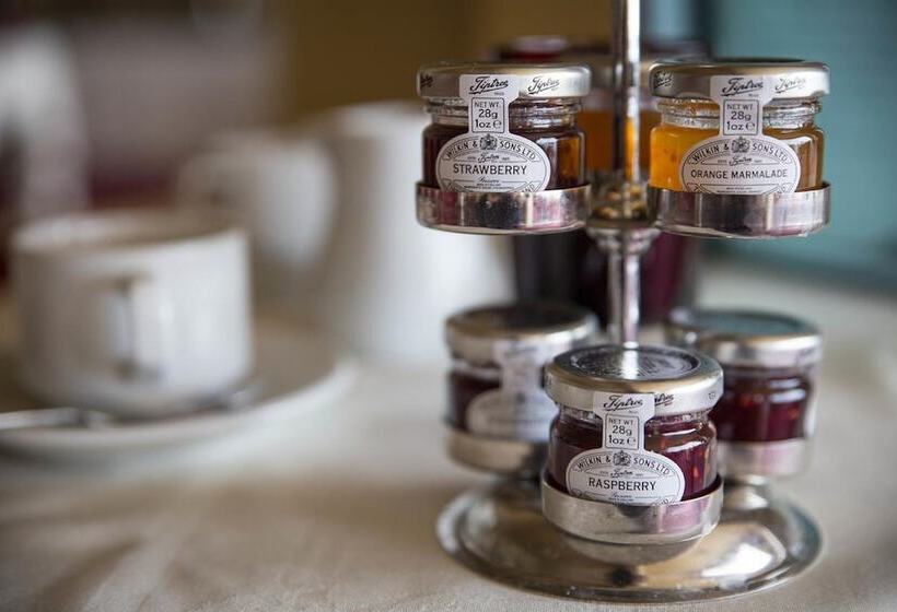 בית מלון כפרי The Queens