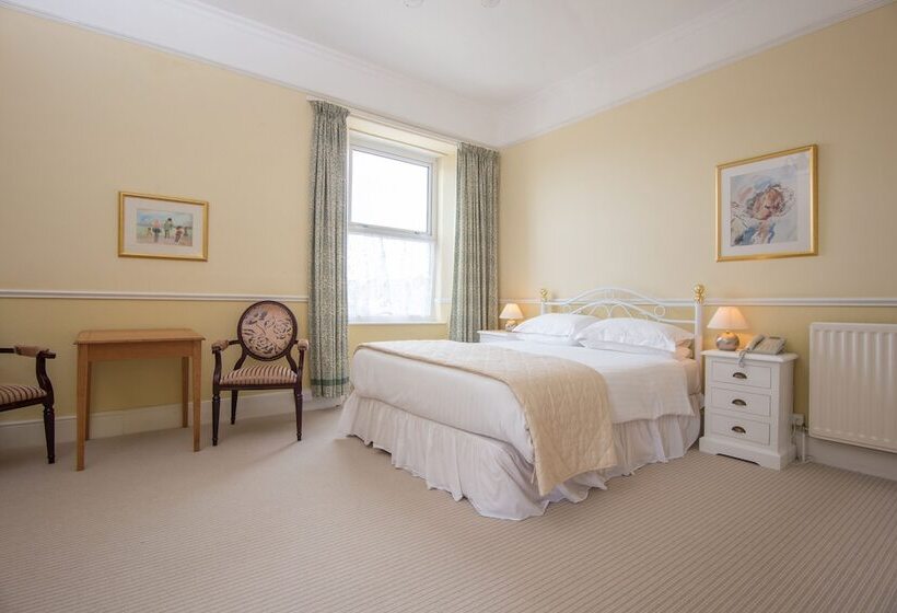 בית מלון כפרי The Queens