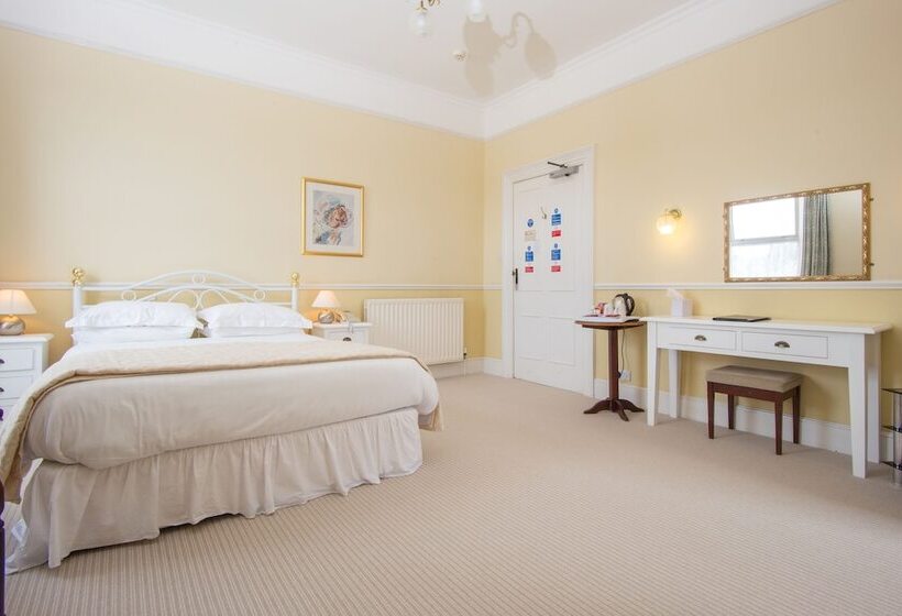 בית מלון כפרי The Queens