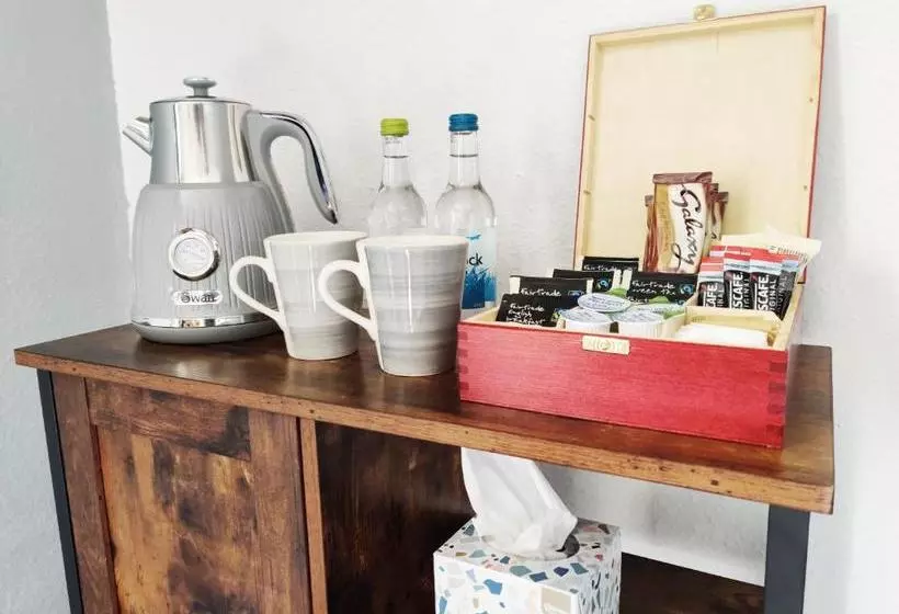 בית מלון כפרי The Village Inn