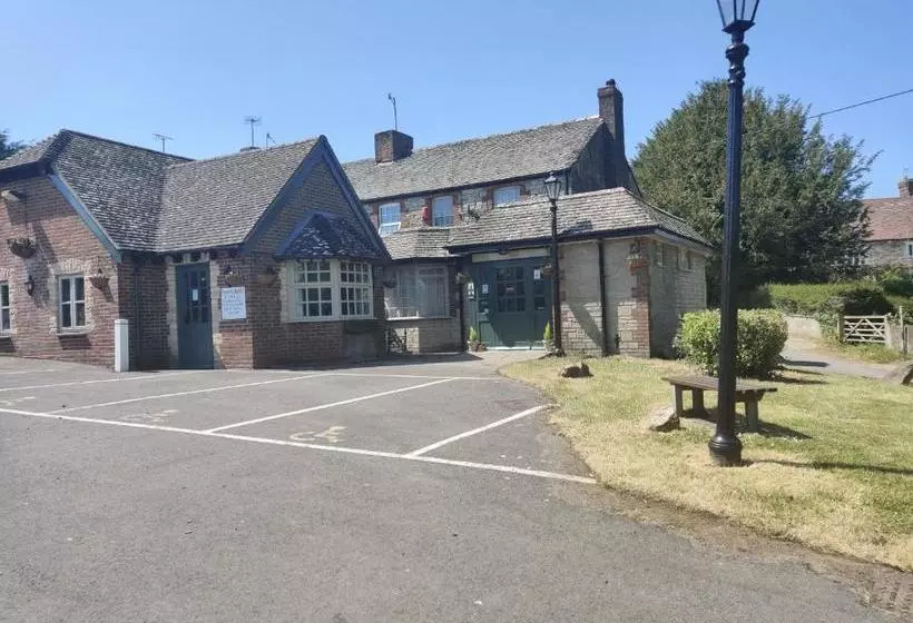 בית מלון כפרי The Village Inn