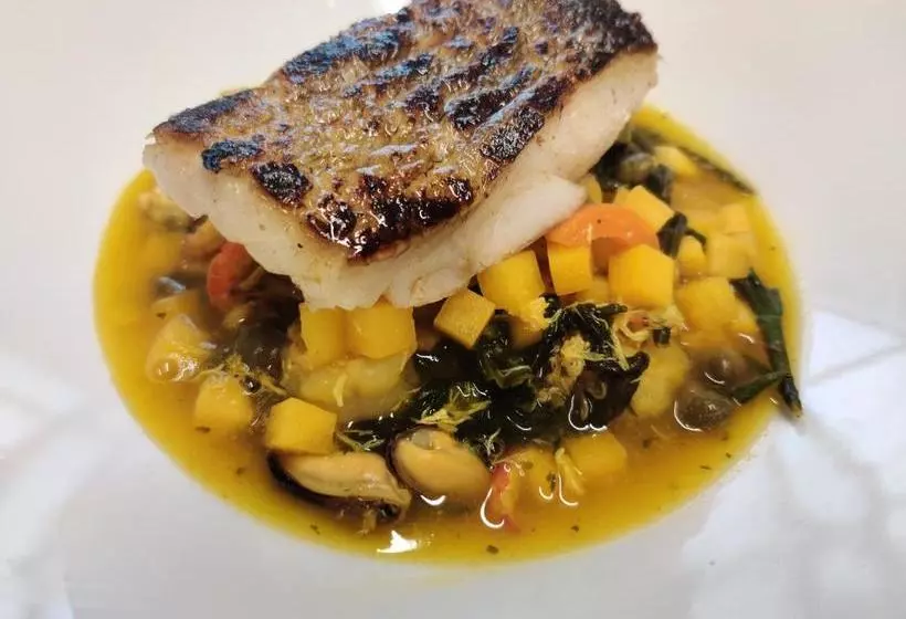 בית מלון כפרי The Village Inn