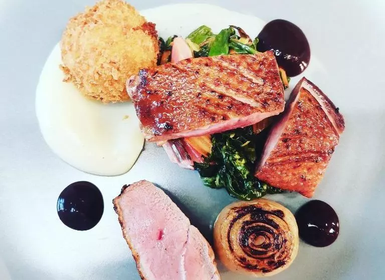 בית מלון כפרי The Village Inn