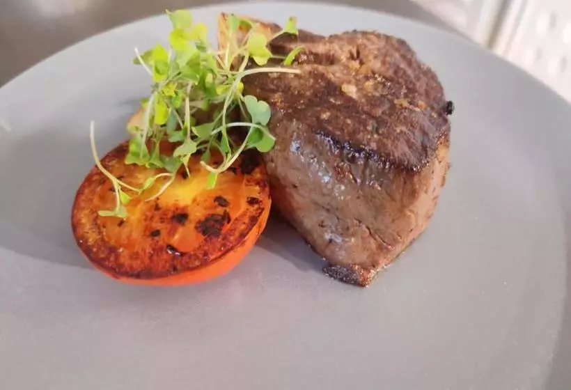 בית מלון כפרי The Village Inn