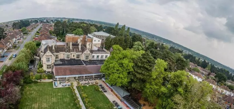 فندق Westone Manor